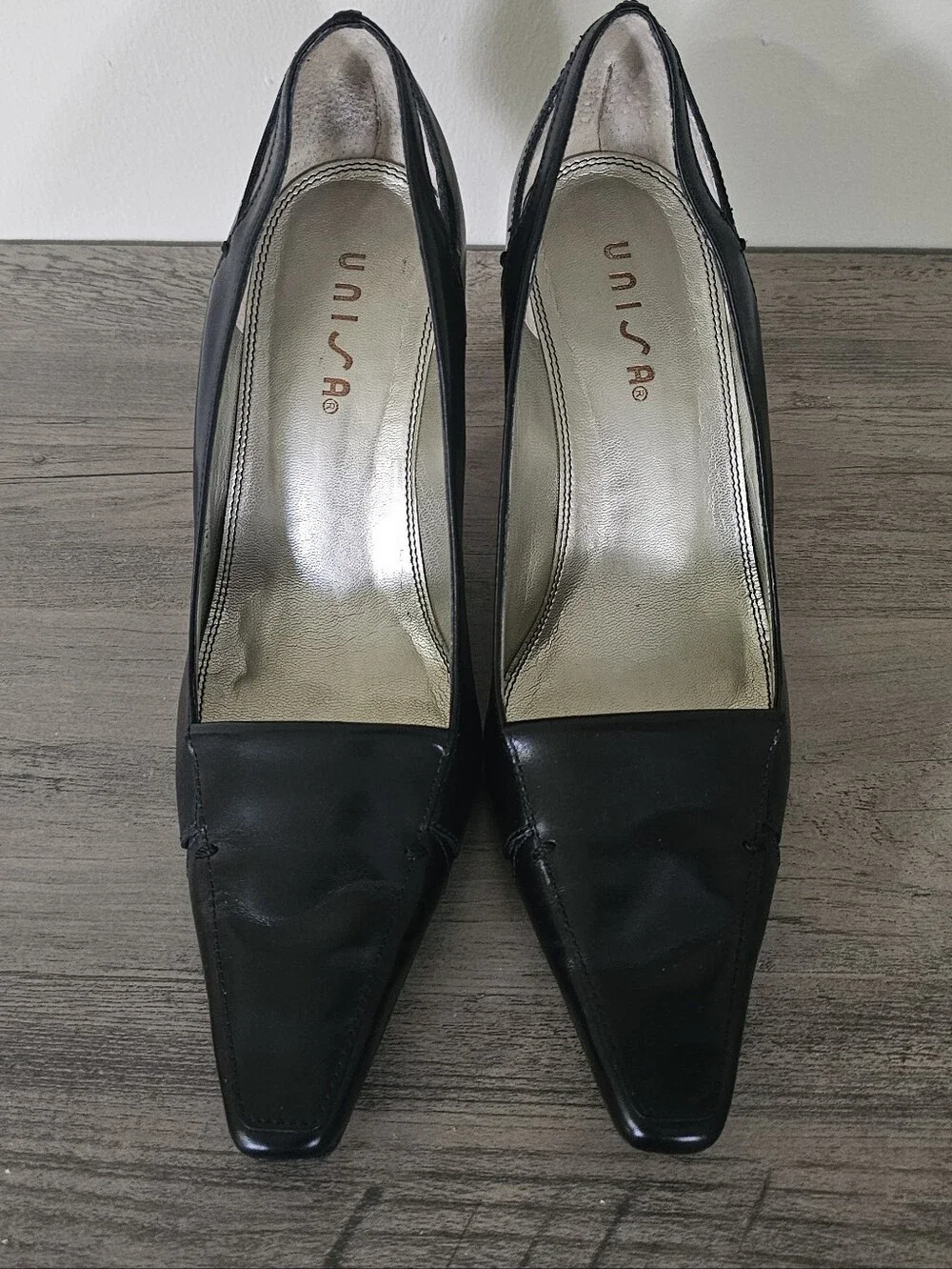 UNISA Black Leather Pointed Toe Mid Heel Pumps 9 1/2